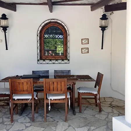 Con Piscina Privata Fronte Villa Santa Marinella