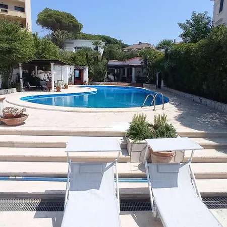 Con Piscina Privata Fronte Santa Marinella