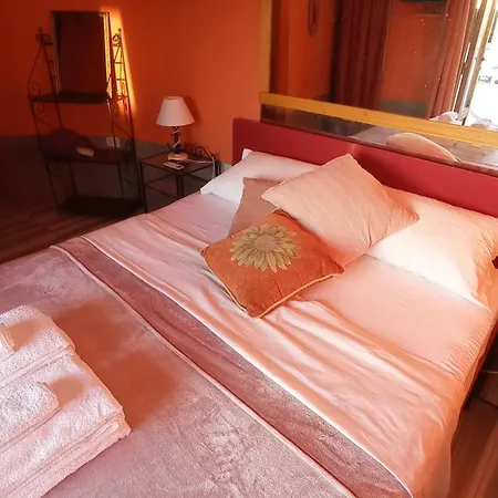 Con Piscina Privata Fronte *