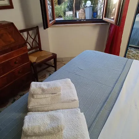 Con Piscina Privata Fronte Villa Santa Marinella